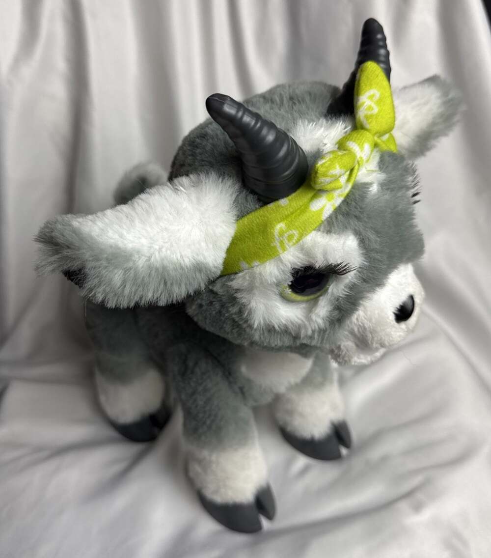 FurReal Daisy the Yoga Goat Interactive Toy 11-inch Plush Tested Working
